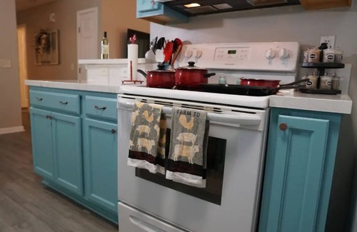 Doctors Inlet House | Cozy Charming Country Farm Home