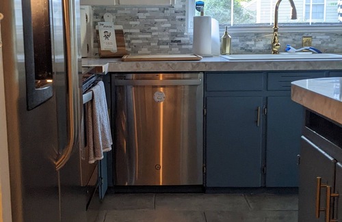 Lorain House | Cozy, Chef-Ready, and Family & Pet Friendly Retreat!