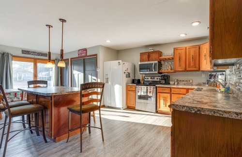 Clear Lake House | Cozy Clear Lake Home - Walk to Town & Boat Dock!