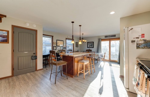 Clear Lake House | Cozy Clear Lake Home - Walk to Town & Boat Dock!