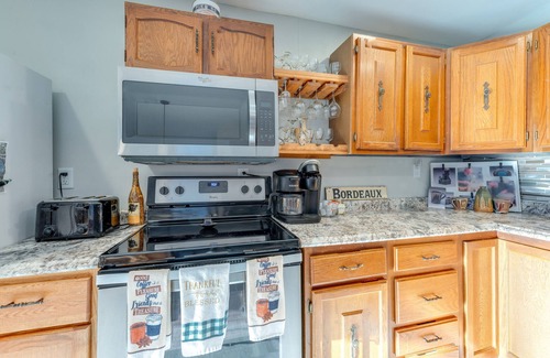 Clear Lake House | Cozy Clear Lake Home - Walk to Town & Boat Dock!