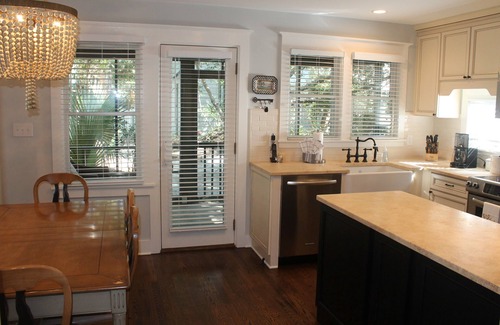 Surfman's Walk Cottage | Cozy & Coastal Cottage near East Beach *BHI Club available*