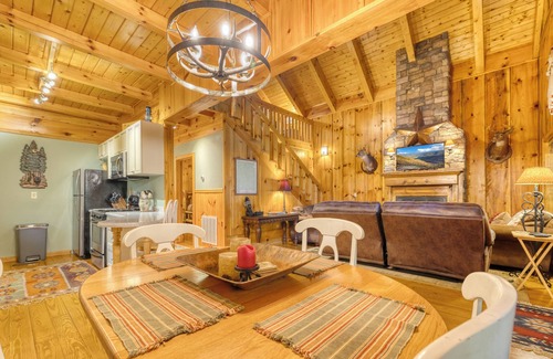 Ellijay Cabin | Cozy Cohutta Cabin - Creek Front Mountain Cabin - Located in Cohutta Wilderness