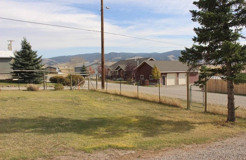 White Sulphur Springs House | Cozy & comfortable little 2-bedroom home in White Sulphur Springs. n