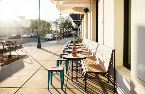 Merced Hotel | Cozy Comfort in Merced's Main Street, Near Lake Yosemite, Pet-Friendly