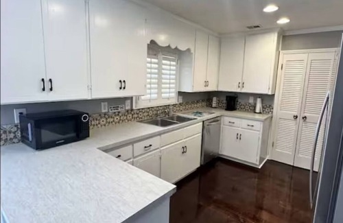 Montgomery House | Cozy, Comfortable, Quiet Home “3-beds/2-bath with High Speed Internet”