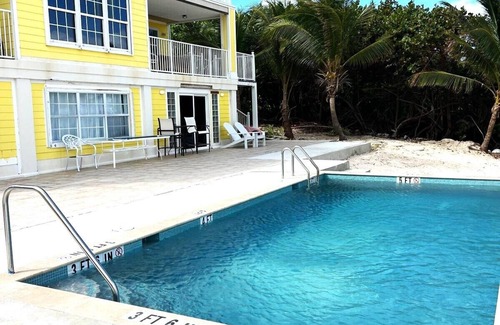 East End Apartment | Cozy Corner - Economical Accomodations Right on the Beach