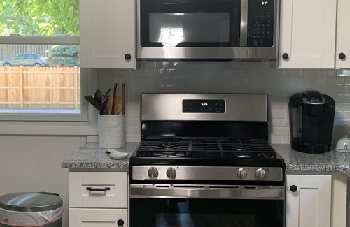 Kenosha House | Cozy Cottage by the Big Lake