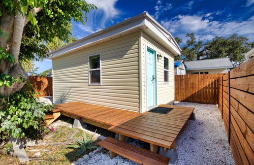 Englewood Cottage | Cozy Cottage - Minutes from Beaches and Historic Dearborn St!