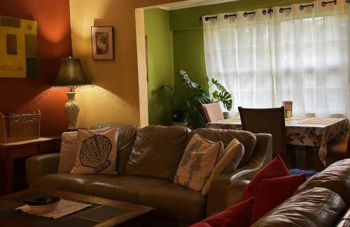 Arlington Park House | Cozy Cottage near Beaches and Downtown Sarasota