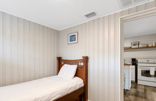 West Bradenton House | Cozy Cottage Near Boat Launch, Downtown Bradenton, and AMI