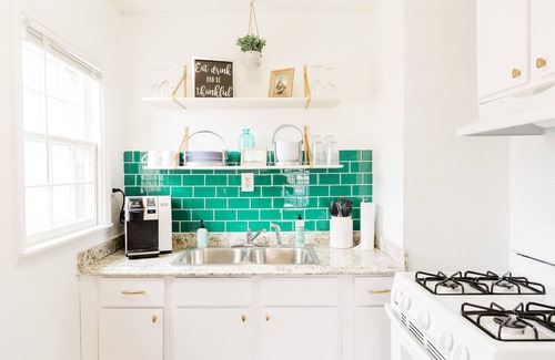 Huron House | Cozy Cottage Near The Lake & Cedar Point