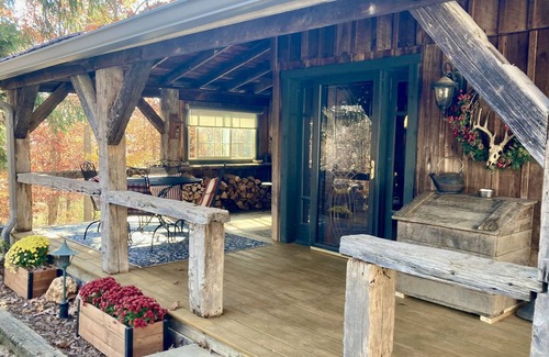 Fort Ritner Cabin | Cozy cottage on 100+ private wooded acres with hot tub