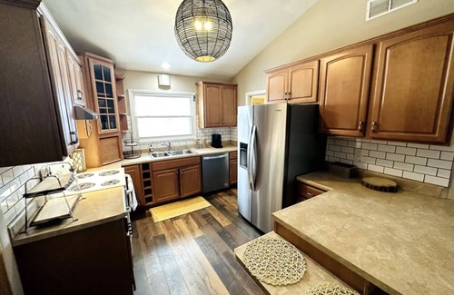 Davenport House | Cozy Cottage on Elm