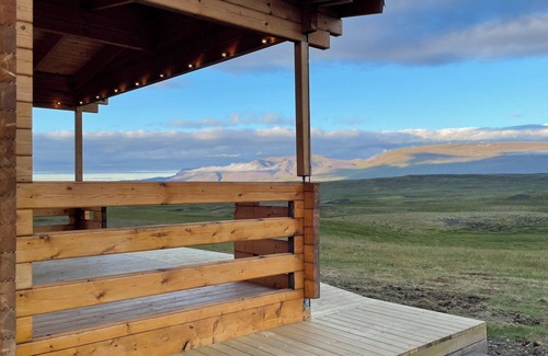 Hvammstangi Cottage | Cozy Cottage on Hillside with Breathtaking Mountain Views, 3 mins from Route 1