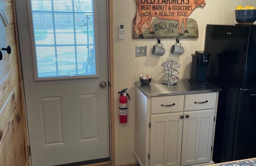 Dola Cottage | Cozy Cottage on The Farm-No Cleaning Fee!