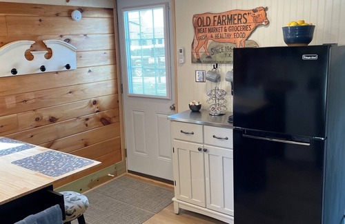 Dola Cottage | Cozy Cottage on The Farm-No Cleaning Fee!