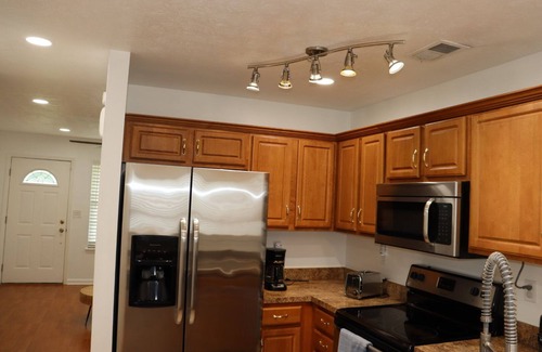 Fern Creek House | Cozy Cottage on Williamsborough Ln near to Churchill Downs.