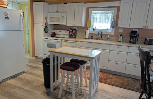 Garden City Cottage | Cozy Cottage open floor plan. 2 bed, 2 full. Free WiFi, Roku and Golf Cart.