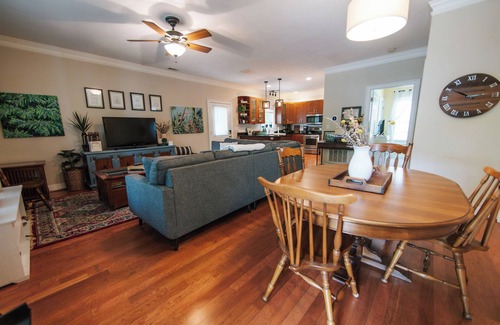 Athens House | Cozy Cottage - Walk to Campus, Stadium, Downtown