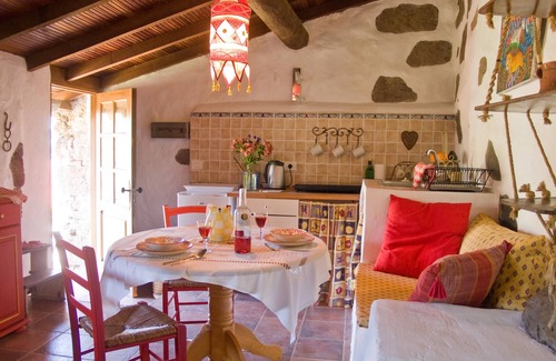 La Solana House | Cozy cottage with a garden in the middle of nature