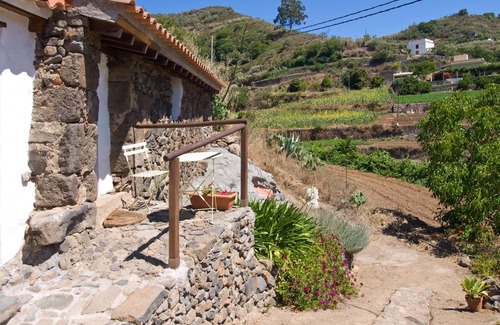 La Solana House | Cozy cottage with a garden in the middle of nature
