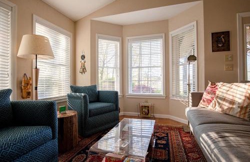 Robbinsville House | Cozy Cottage with a Jacuzzi in the Snowbird Mountain Range with Views of Lake Santeetlah, North Carolina