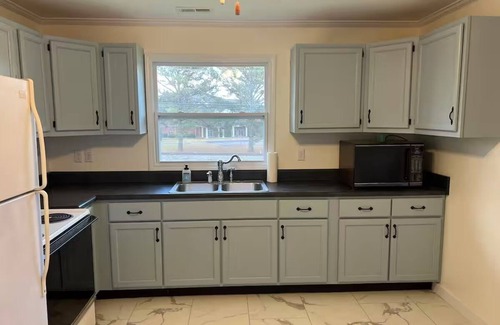 Chickamauga House | Cozy Cottage with Fire Pit - Family & Pet friendly - Near Downtown Chickamauga