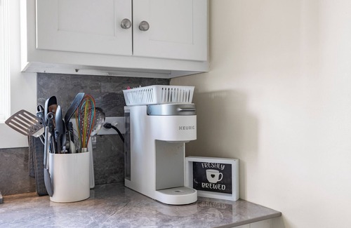 Mill Creek House | Cozy Cottage With Lake View