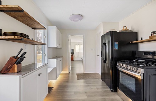 Mill Creek House | Cozy Cottage With Lake View