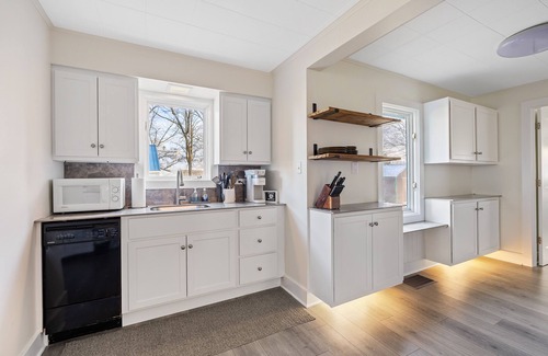 Mill Creek House | Cozy Cottage With Lake View