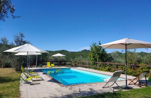 Neri Cottage | Cozy cottage with large pool among olive trees on the Chianti hillside