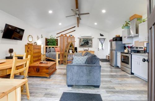 Placerville Apartment | Cozy Cottage with Park Pass, 1 Mi to Jenkinson Lake!