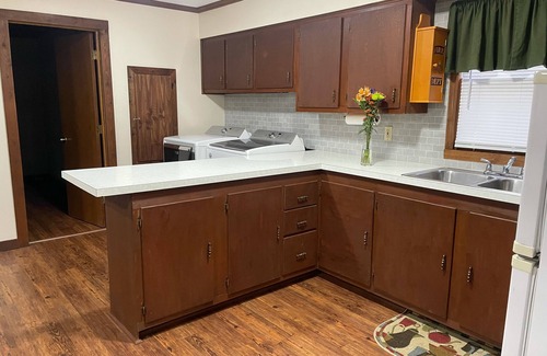 Corydon Cabin | Cozy Country Cabin Getaway now w/WIFI!