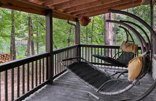 Crossville House | Cozy Cove Escape - Lakeside Retreat cabin