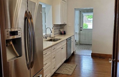 Culver House | Cozy Craftsman home located downtown Culver