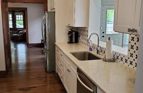 Culver House | Cozy Craftsman home located downtown Culver