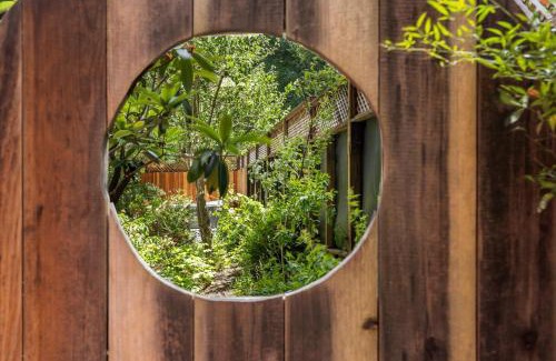 Cazadero House | Cozy Creek Cabin - On Austin Creek Hot Tub - Dog Friendly - BBQ Grill - Fast WiFi