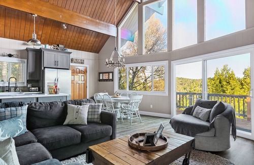 Crestline Cabin | Cozy Crestline Gem 4-bedroom cabin with Lake View & Game Room