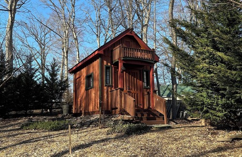 Point of Rocks Cottage | Cozy Custom-built Cottage in pleasant Point of Rocks with WiFi and AC