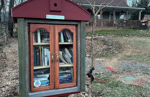 Point of Rocks Cottage | Cozy Custom-built Cottage in pleasant Point of Rocks with WiFi and AC