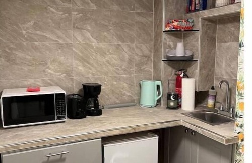 Charlotte Park House | Cozy double studio 15mi to BNA, 7mi to Broadway, 6mi to Vanderbilt