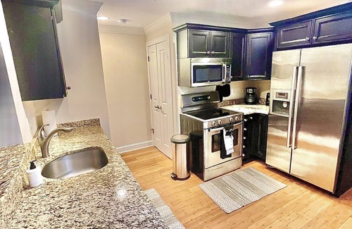 Annapolis Apartment | COZY DOWNTOWN APARTMENT-Naval Academy Vicinity