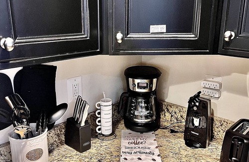 Annapolis Apartment | COZY DOWNTOWN APARTMENT-Naval Academy Vicinity