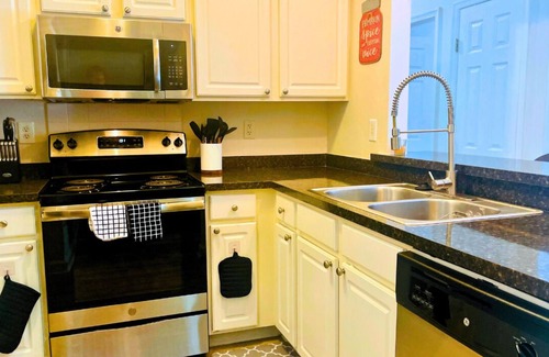 West Freemason Apartment | Cozy Downtown Norfolk Apt w/patio