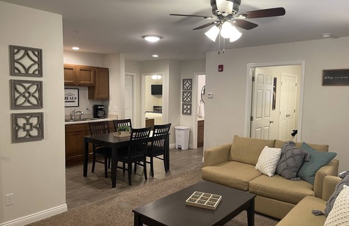 Washington Condo | Cozy East Side Condo in Washington close to City Park and Hospital