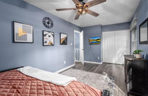 Taylor's Pond House | Cozy End Unit Townhouse 1 Mile from Downtown Cary