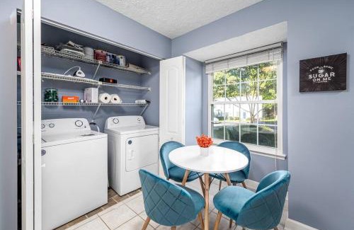 Taylor's Pond House | Cozy End Unit Townhouse 1 Mile from Downtown Cary