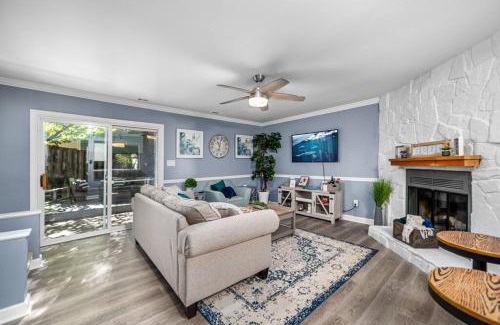 Taylor's Pond House | Cozy End Unit Townhouse 1 Mile from Downtown Cary