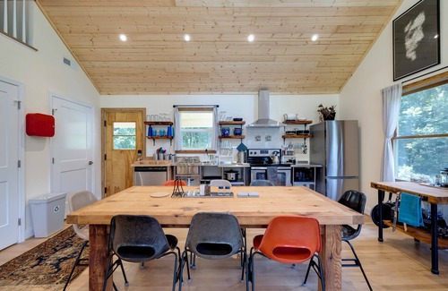 Luray House | Cozy European Cottage at Lake Arrowhead near Shenandoah National Park entrance